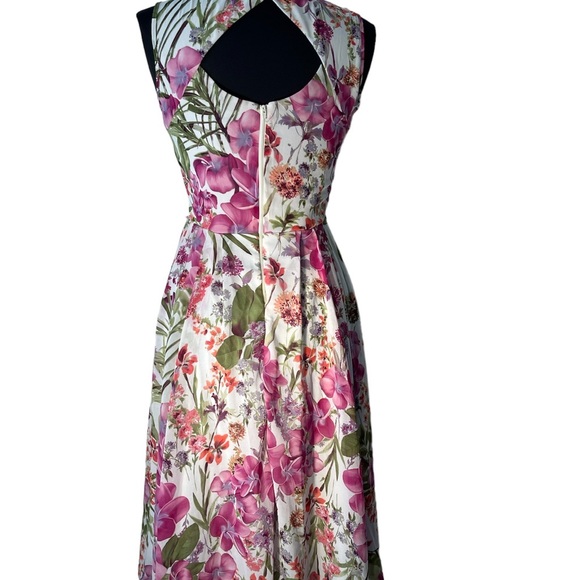 Gabby Skye Floral Print Dress - Picture 3 of 10